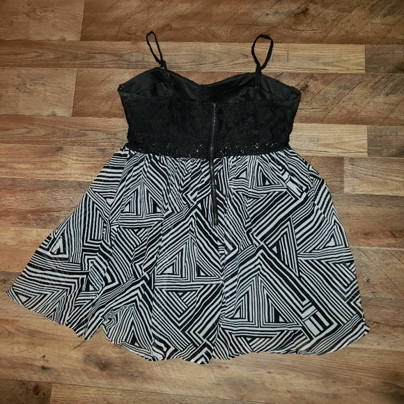 Material Girl Dress Junior's XL - Picture 4 of 7